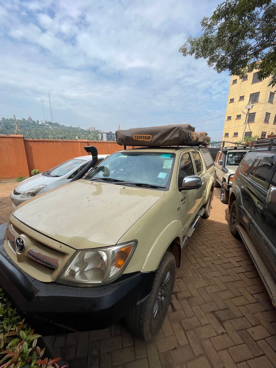 self drive in Uganda with a rooftop tent